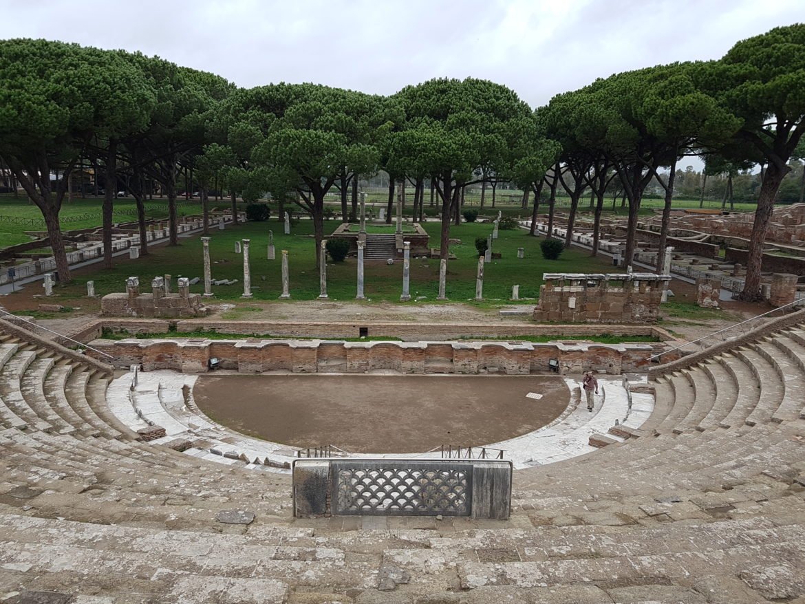 Teatro romano en Ostia Antica