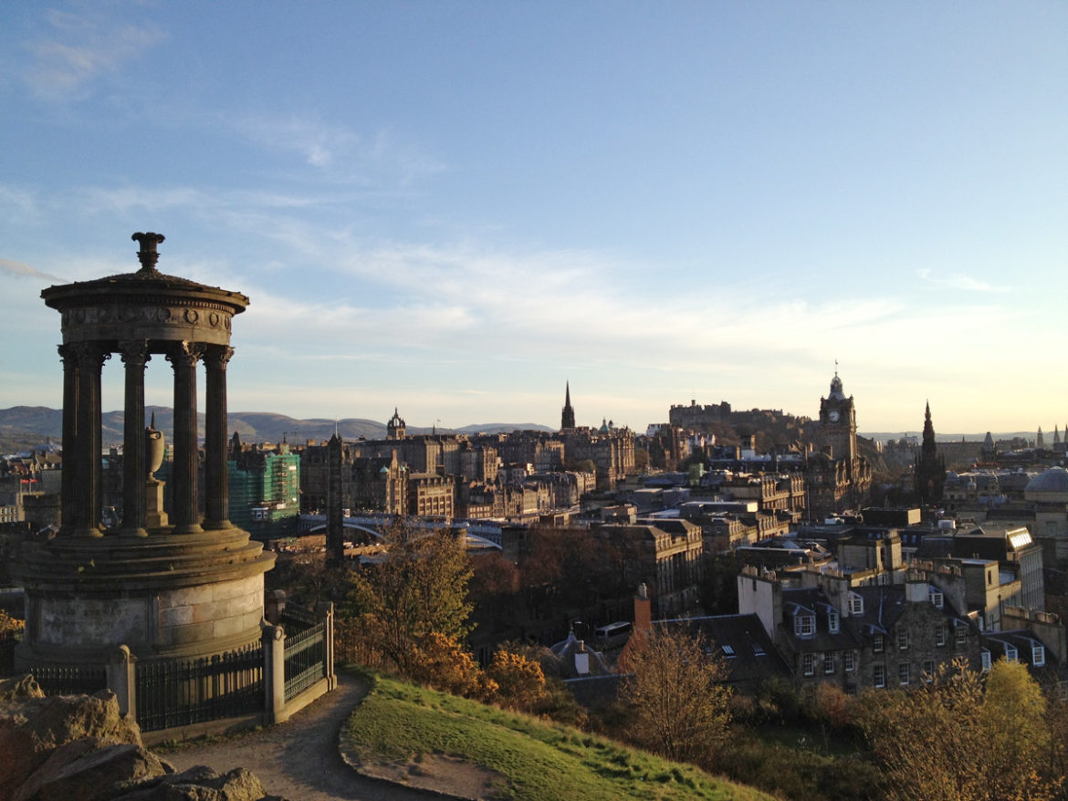 Vista di Edimburgo dalla collina di Calton Hill